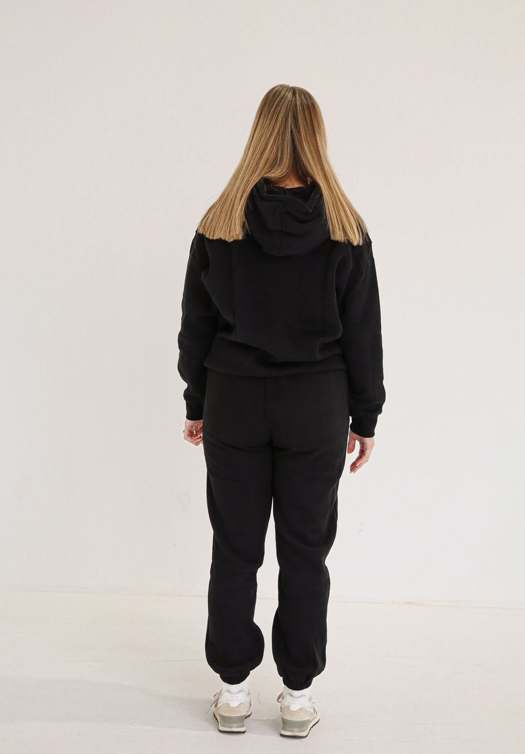 ESSENTIAL HOODIE - BLACK