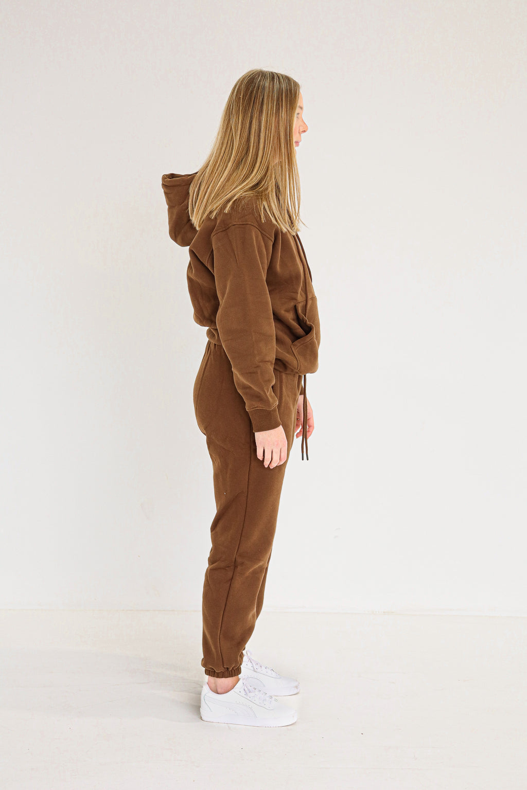 ESSENTIAL TRACKSUIT PANTS - CHOCOLATE BROWN