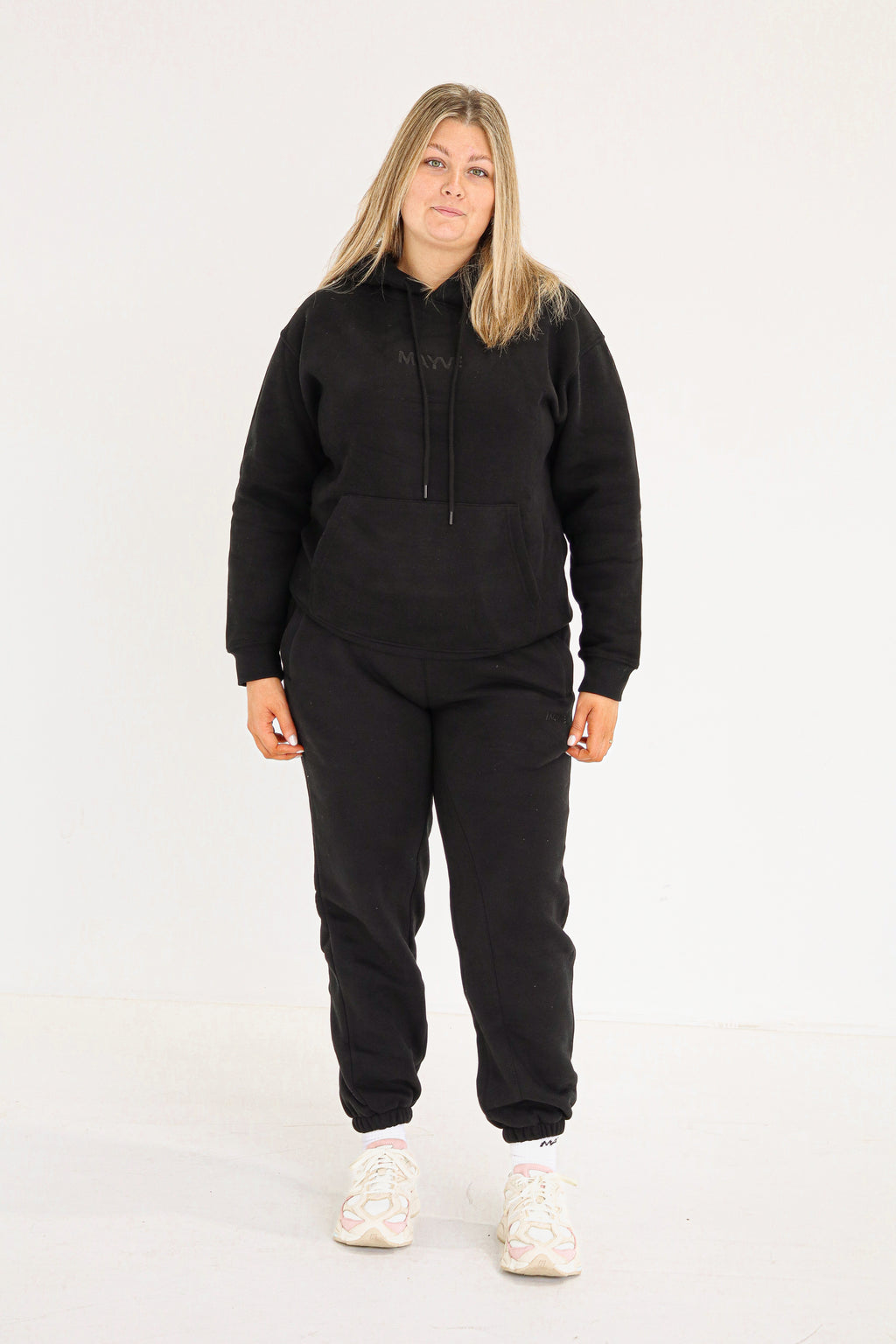 ESSENTIAL HOODIE - BLACK