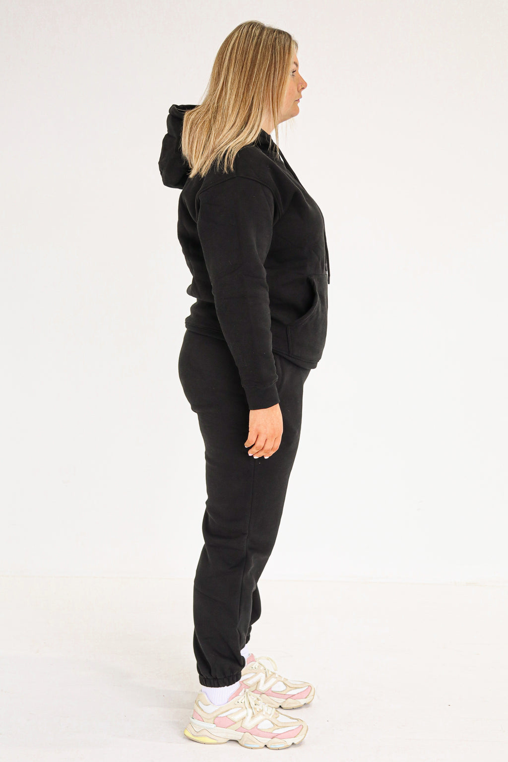 ESSENTIAL HOODIE - BLACK
