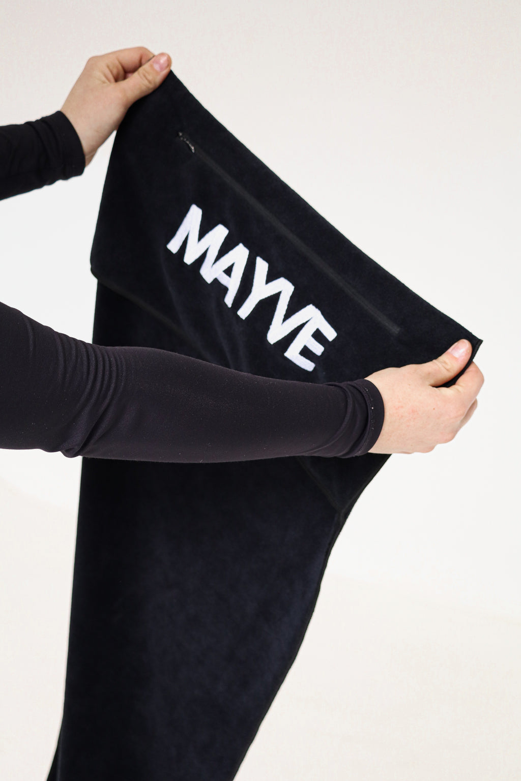 MAYVE HOODED GYM TOWEL